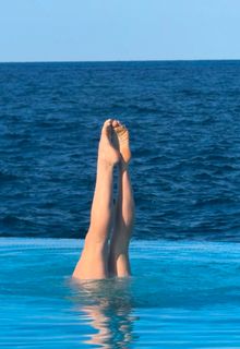 Molly Carlson feet photo 1