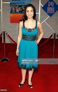 Molly Ephraim feet photo thumbnail