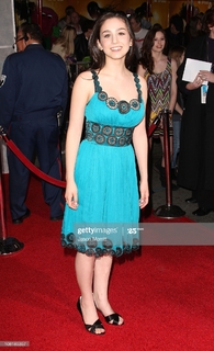 Molly Ephraim feet photo thumbnail