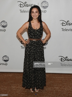 Molly Ephraim feet photo thumbnail