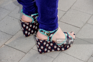 Molly Ephraim feet photo thumbnail