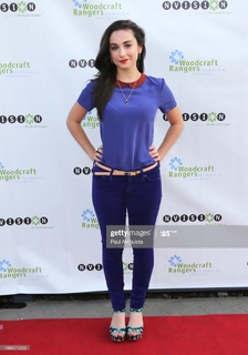 Molly Ephraim feet photo thumbnail