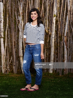 Molly Ephraim feet photo thumbnail