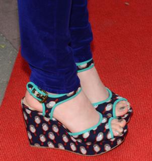 Molly Ephraim feet photo thumbnail