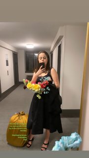 Molly Gordon feet photo thumbnail