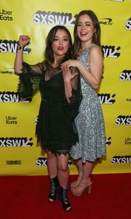 Molly Gordon feet photo thumbnail