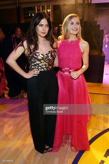 Molly Gordon feet photo thumbnail