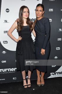 Molly Gordon feet photo thumbnail