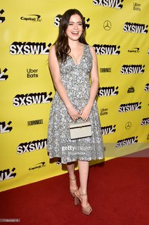 Molly Gordon feet photo thumbnail