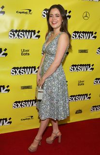 Molly Gordon feet photo thumbnail