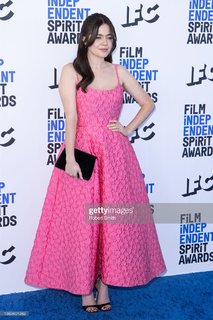 Molly Gordon feet photo thumbnail