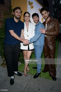 Molly Gordon feet photo thumbnail