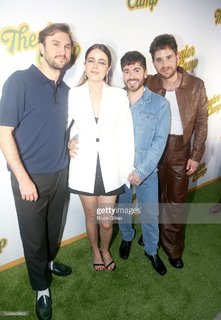 Molly Gordon feet photo thumbnail