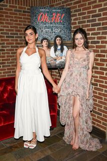 Molly Gordon feet photo thumbnail