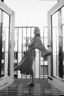 Molly Gordon feet photo thumbnail