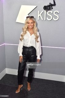 Molly-Mae Hague feet photo thumbnail