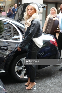 Molly-Mae Hague feet photo thumbnail