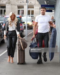 Molly-Mae Hague feet photo thumbnail