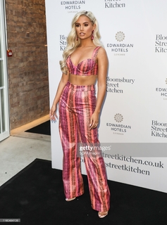 Molly-Mae Hague feet photo thumbnail