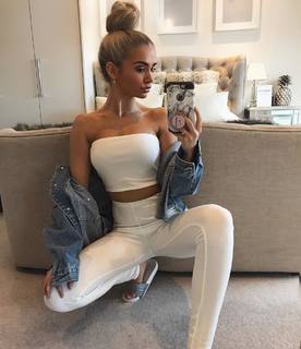 Molly-Mae Hague feet photo thumbnail