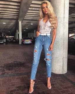 Molly-Mae Hague feet photo thumbnail