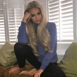 Molly-Mae Hague feet photo thumbnail