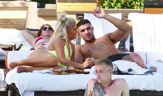 Molly-Mae Hague feet photo thumbnail