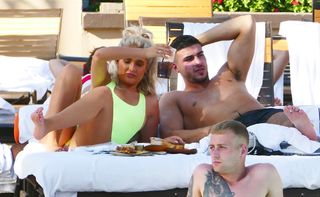 Molly-Mae Hague feet photo thumbnail