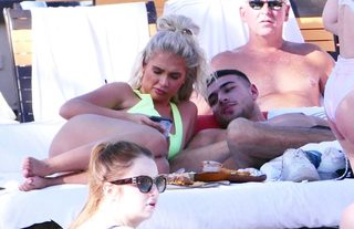 Molly-Mae Hague feet photo thumbnail