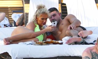 Molly-Mae Hague feet photo thumbnail