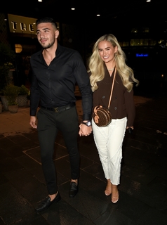 Molly-Mae Hague feet photo thumbnail