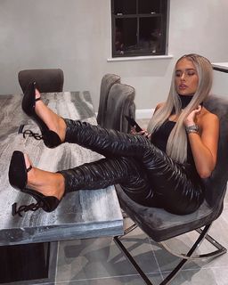 Molly-Mae Hague feet photo thumbnail