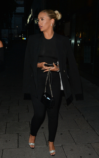 Molly-Mae Hague feet photo thumbnail