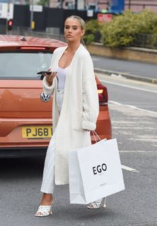 Molly-Mae Hague feet photo thumbnail