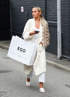 Molly-Mae Hague feet photo thumbnail