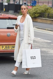 Molly-Mae Hague feet photo thumbnail