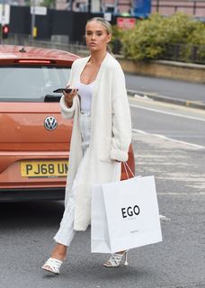 Molly-Mae Hague feet photo thumbnail