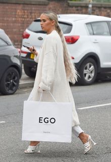 Molly-Mae Hague feet photo thumbnail