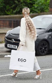 Molly-Mae Hague feet photo thumbnail