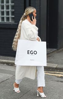 Molly-Mae Hague feet photo thumbnail