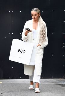 Molly-Mae Hague feet photo thumbnail