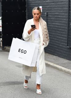 Molly-Mae Hague feet photo thumbnail