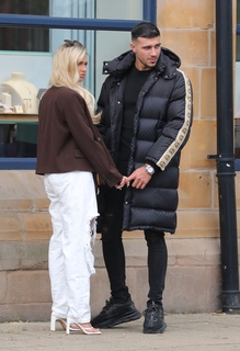 Molly-Mae Hague feet photo thumbnail