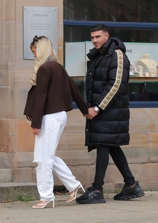 Molly-Mae Hague feet photo thumbnail