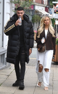 Molly-Mae Hague feet photo thumbnail