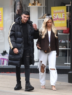 Molly-Mae Hague feet photo thumbnail