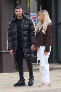 Molly-Mae Hague feet photo thumbnail