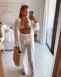 Molly-Mae Hague feet photo thumbnail