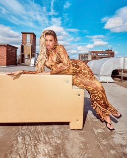 Molly-Mae Hague feet photo thumbnail