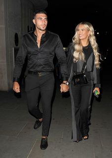 Molly-Mae Hague feet photo thumbnail